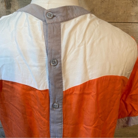 🛍️3/$30  Bayo‎ women’s orange colourblock rear button up top in size medium - Picture 5 of 9